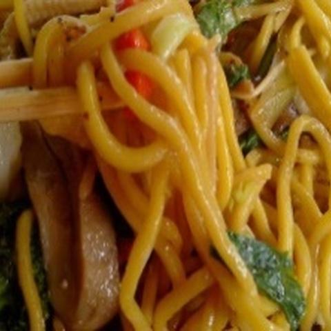 Fried Yellow Noodles Chicken
